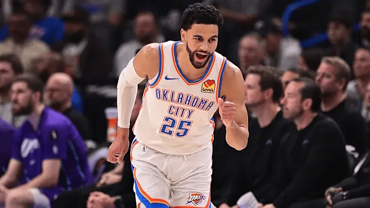 阿杰伊-米切尔半场11中8，三分2中2得到18分3篮板2助攻2抢断